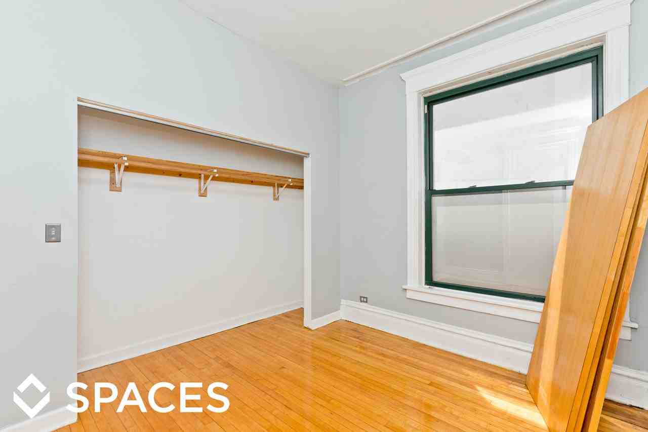 2852 N Clark St - Photo 3 of 10