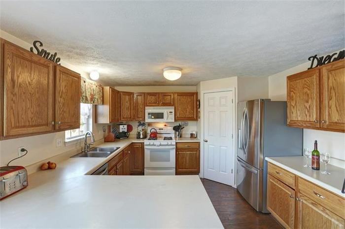 210 Kelsey Court - Photo 3 of 12