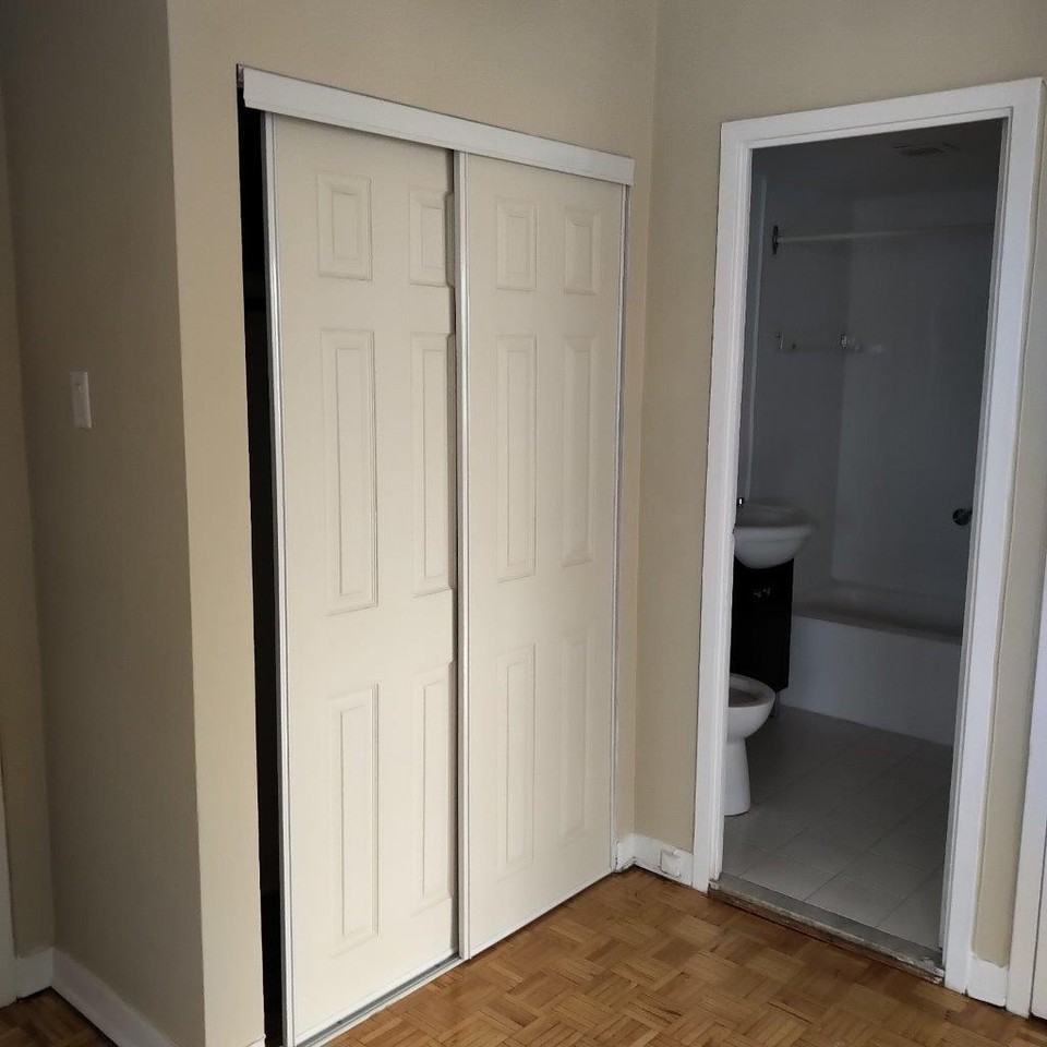 5502 Avenue Silverson - Photo 2 of 10