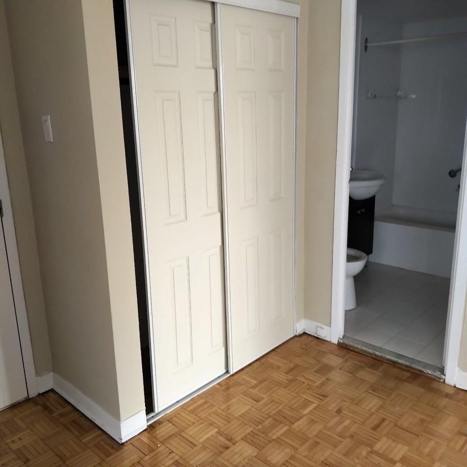 5502 Avenue Silverson - Photo 3 of 10