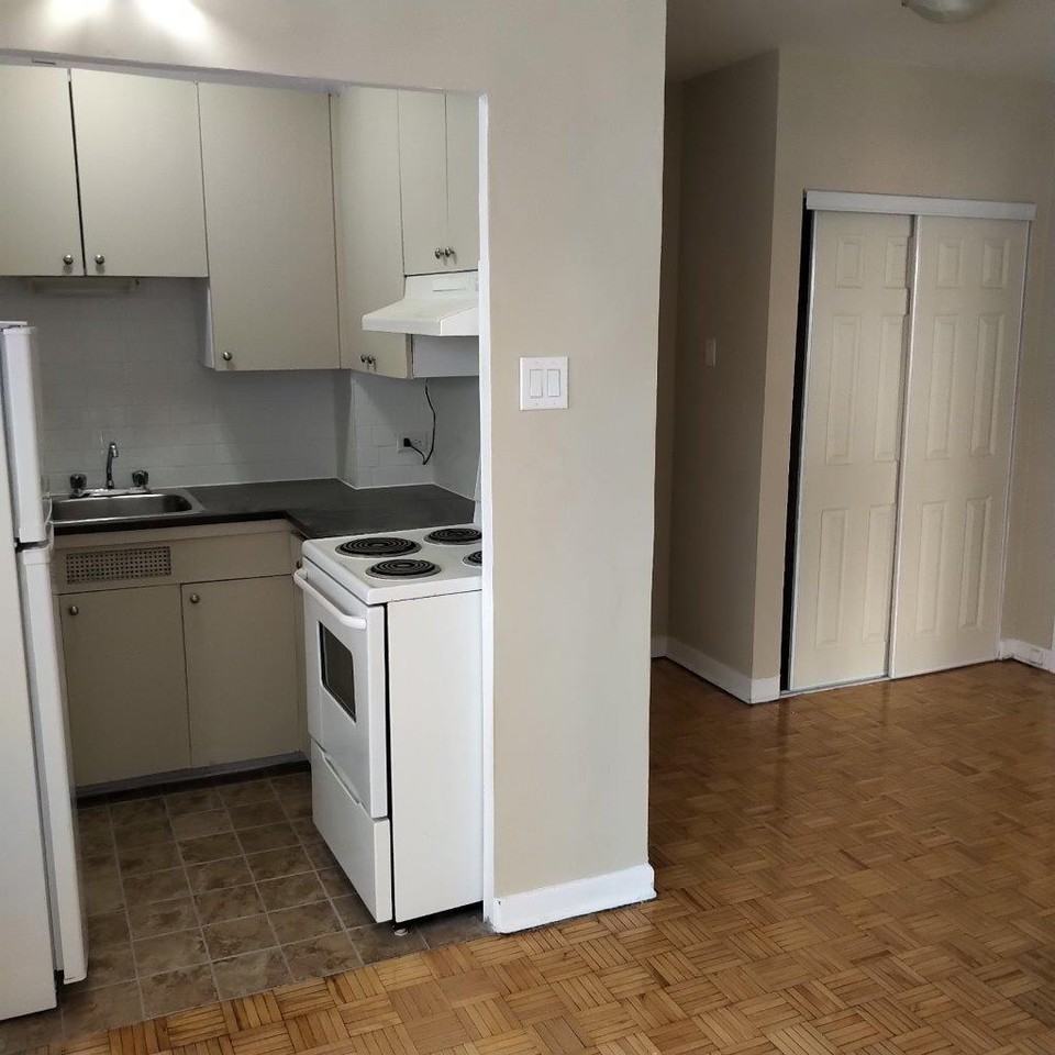 5502 Avenue Silverson, Côte SaintLuc, QC H4V 2G5 1 Bedroom Apartment