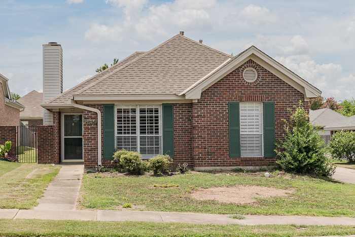 2614 Queens Hollow Court - Photo 2 of 41