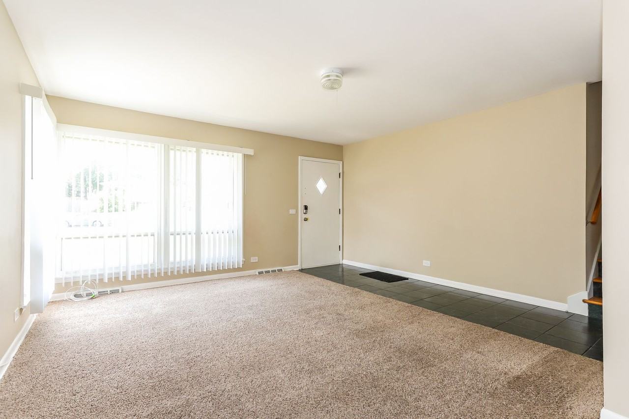 430 W Lake Park Dr - Photo 2 of 17