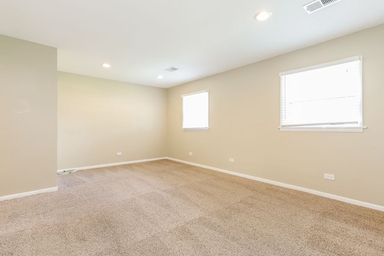 430 W Lake Park Dr - Photo 3 of 17