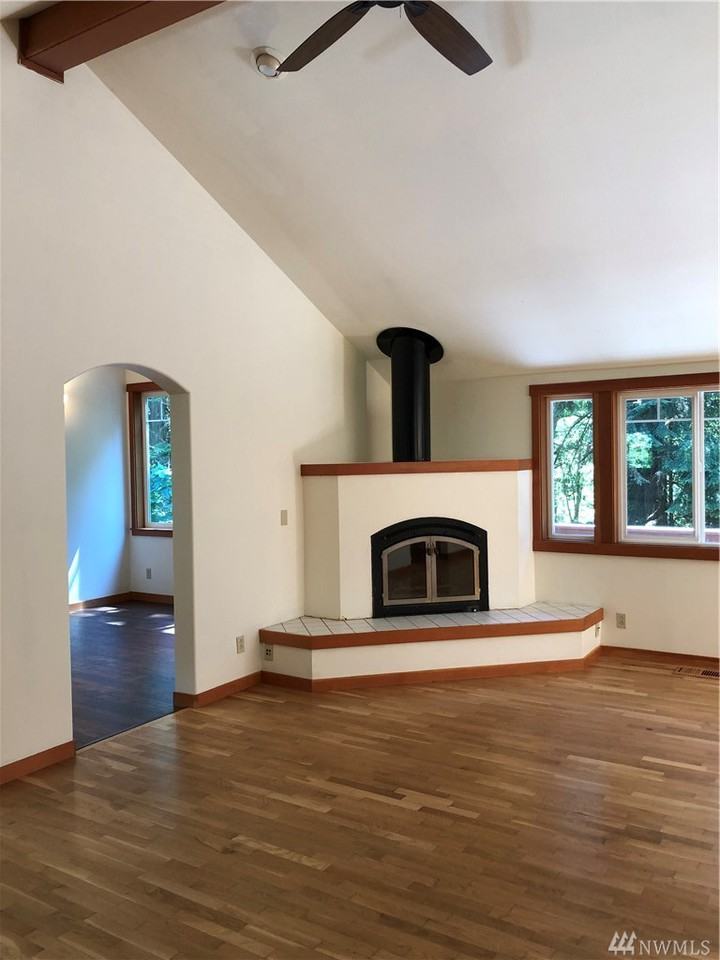 8461 Ferncliff Ave Ne - Photo 3 of 15