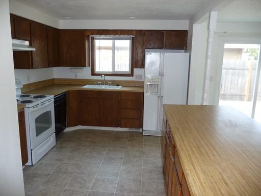 1698 Weigart Ct NE - Photo 2 of 10