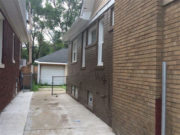 5891 Lonyo Avenue - Photo 3 of 9