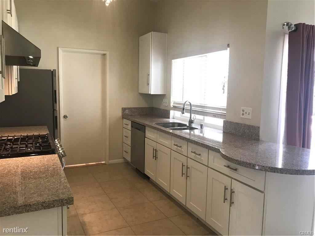 2718 S Deegan Dr - Photo 3 of 7