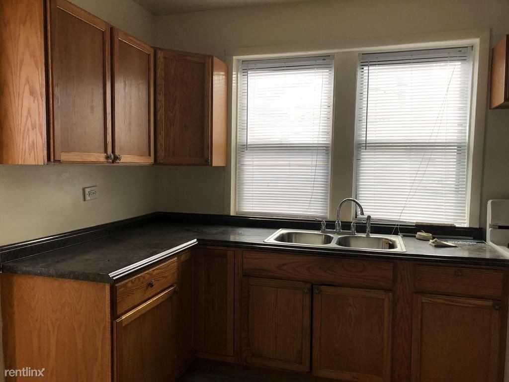 706 N Spalding Ave #2 - Photo 3 of 17