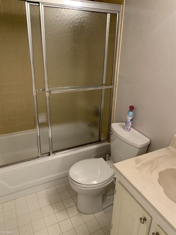 925 Ne 26th Ave - Photo 3 of 9