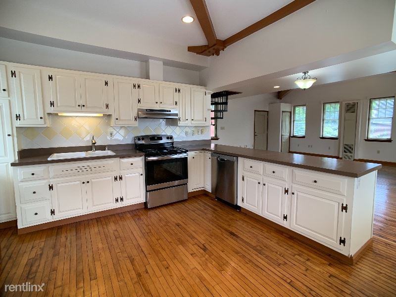 609 Madison Ave - Photo 2 of 11