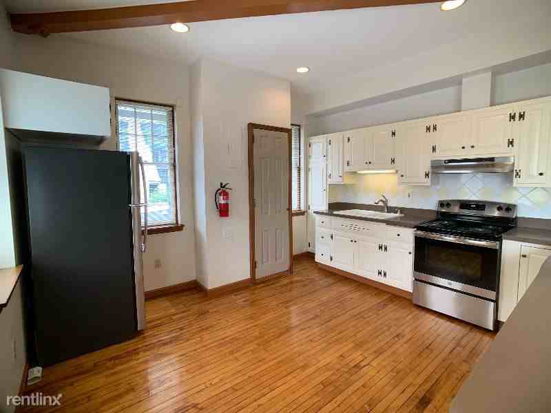 609 Madison Ave - Photo 3 of 11