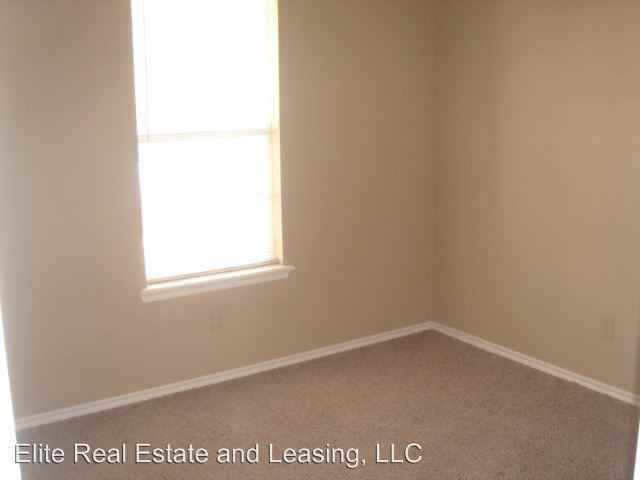 717 S. Locust - Photo 3 of 11