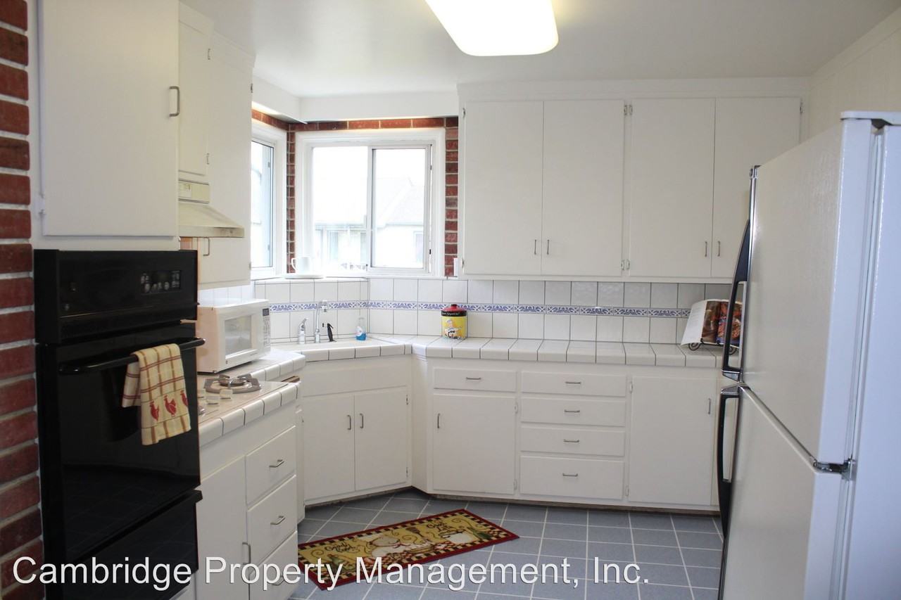 131 Huron Ave - Photo 2 of 12