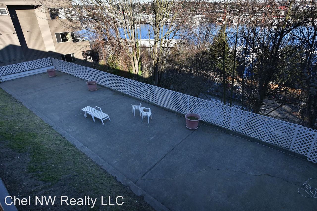 2514 Dexter Ave N #5 - Photo 2 of 4