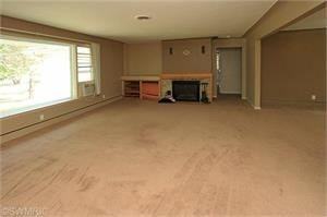 105 W Bitely Dr - Photo 2 of 11