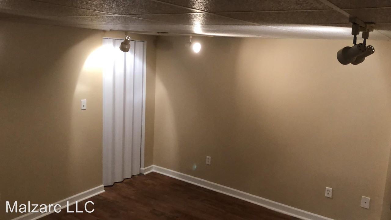 808 Oak St - Photo 2 of 10