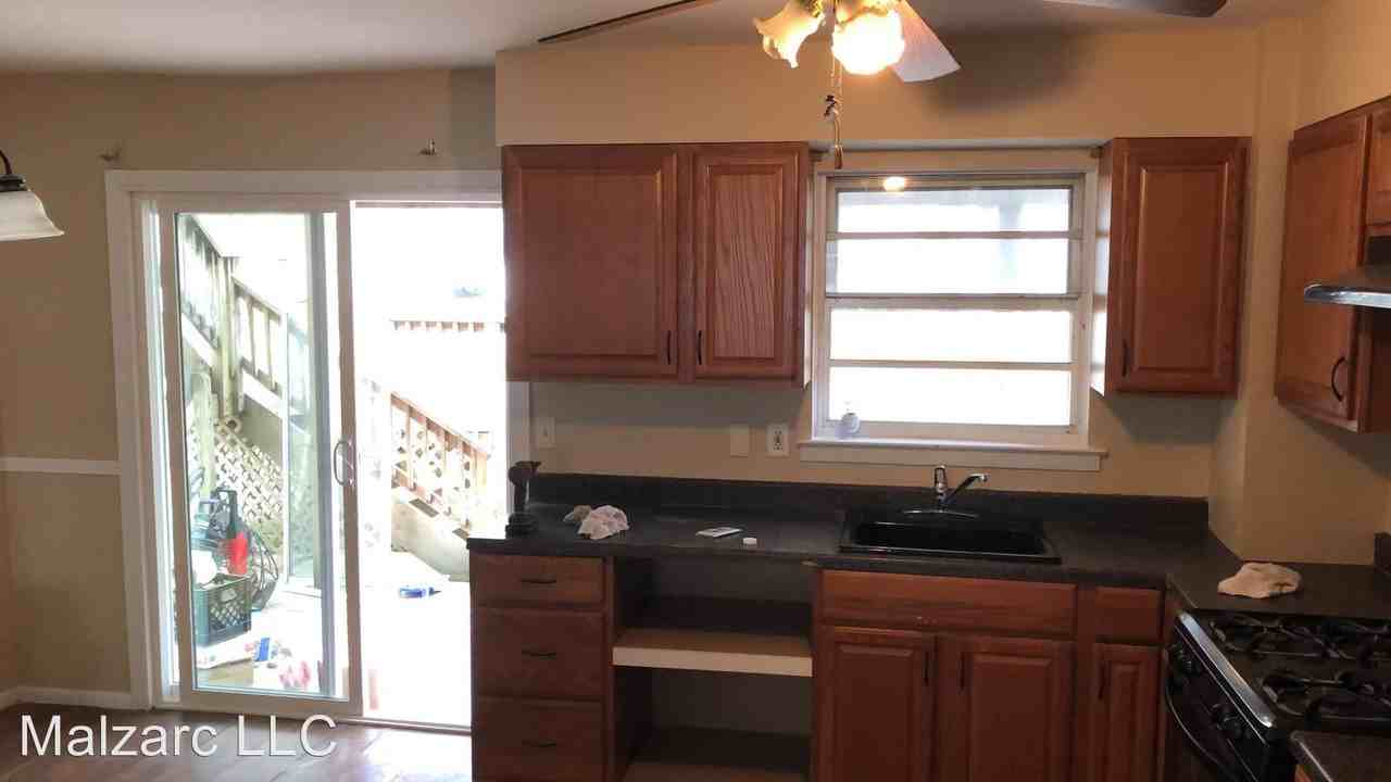 808 Oak St - Photo 3 of 10