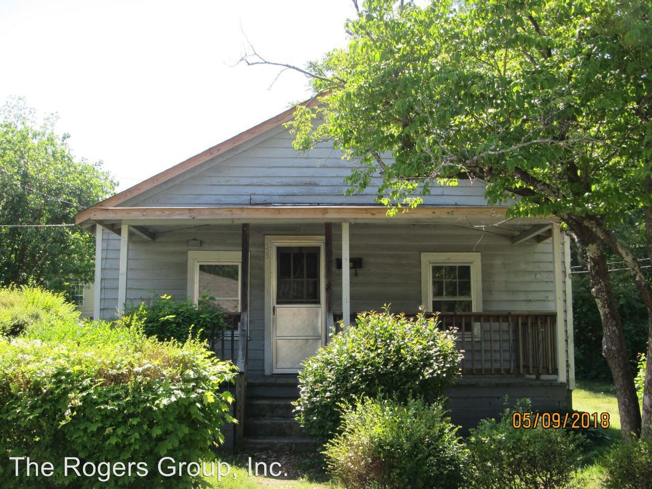 335 W. Rockspring St, Henderson, NC 27536 2 Bedroom House for Rent for