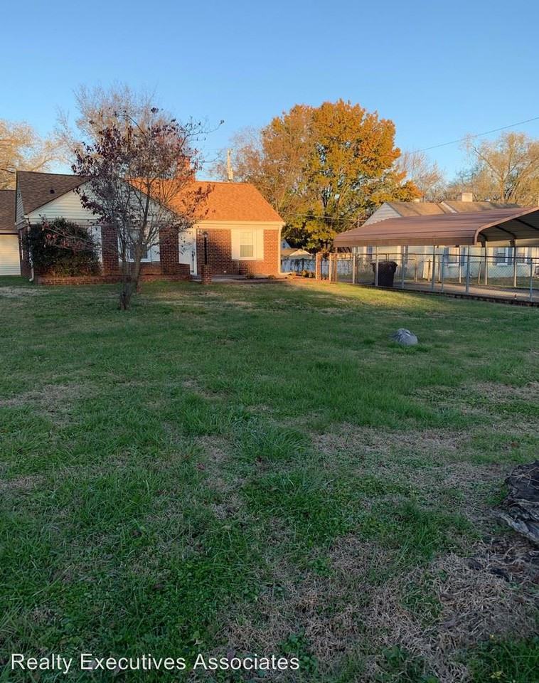 208 Boxwood Avenue - Photo 2 of 12