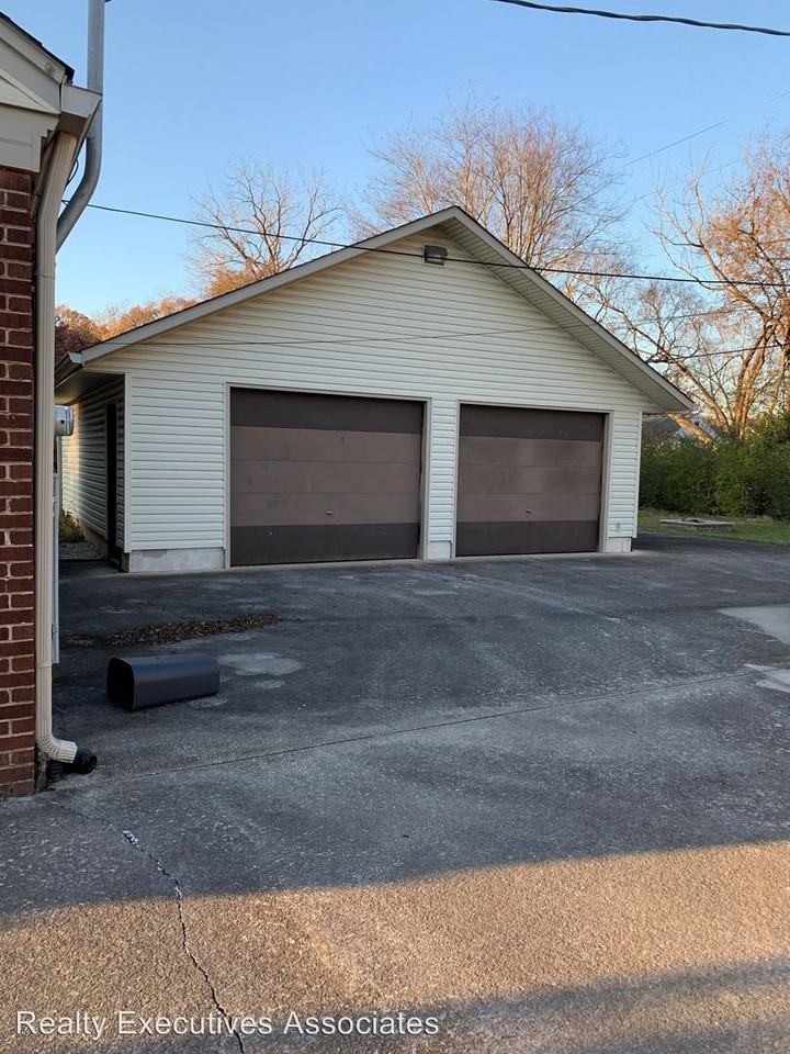 208 Boxwood Avenue - Photo 3 of 12