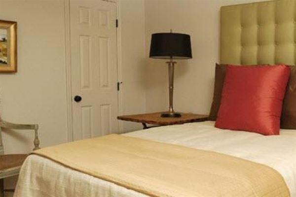 Regency Oaks Condominiums-Furnished & Unfurnished Options - Photo 3 of 10