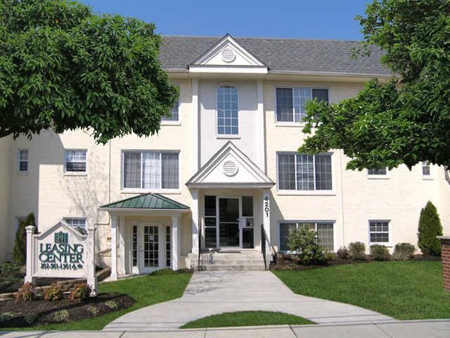 Belmont Crossing - Photo 2 of 9