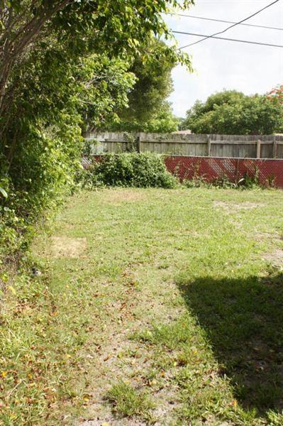 237 NE 12th St - Photo 3 of 5