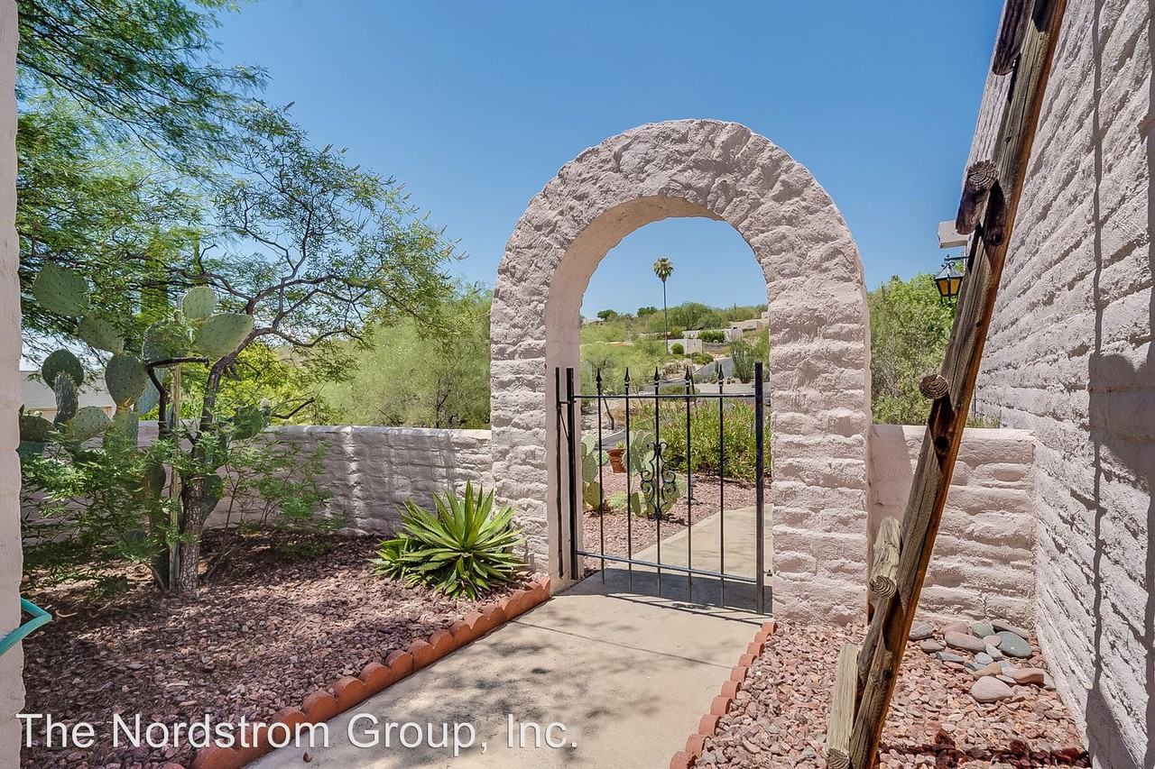 5330 N Pso Sereno - Photo 2 of 40