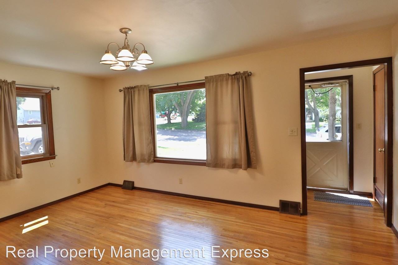 808 S 10th Ave - Photo 3 of 27