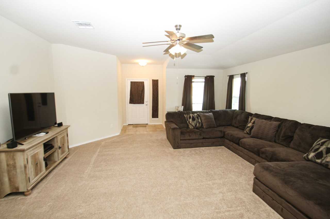 104 Christopher Dr - Photo 2 of 11