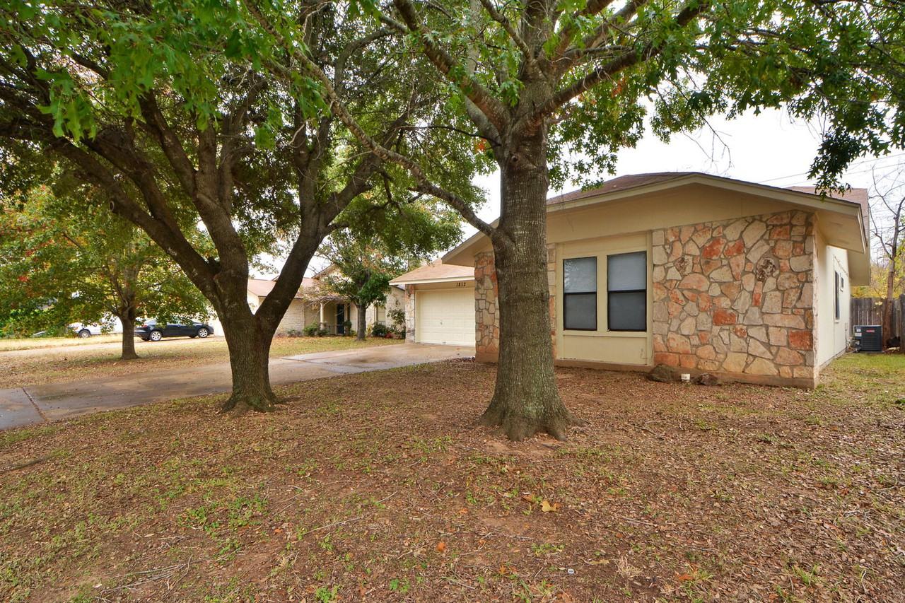 1812 Jina Ln - Photo 3 of 30