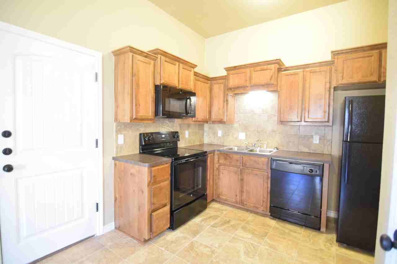 605 Sladecek Dr - Photo 3 of 15