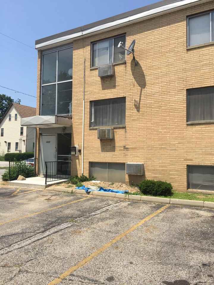 1415 Wyandotte Ave - Photo 2 of 19