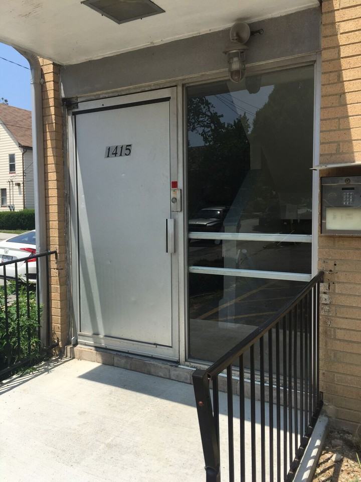 1415 Wyandotte Ave - Photo 3 of 19