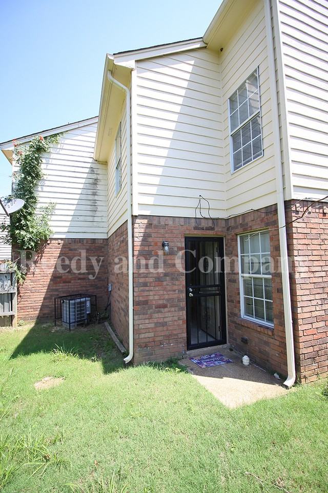 4563 Summer Creek North - Photo 3 of 20