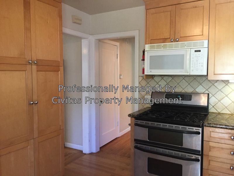 260 Fernando Ave - Photo 2 of 10