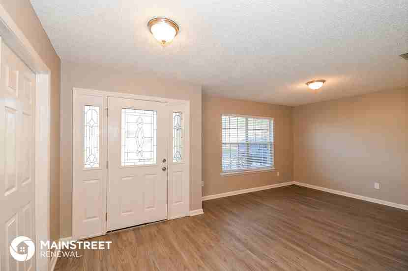 11295 Finchley Ln - Photo 3 of 16