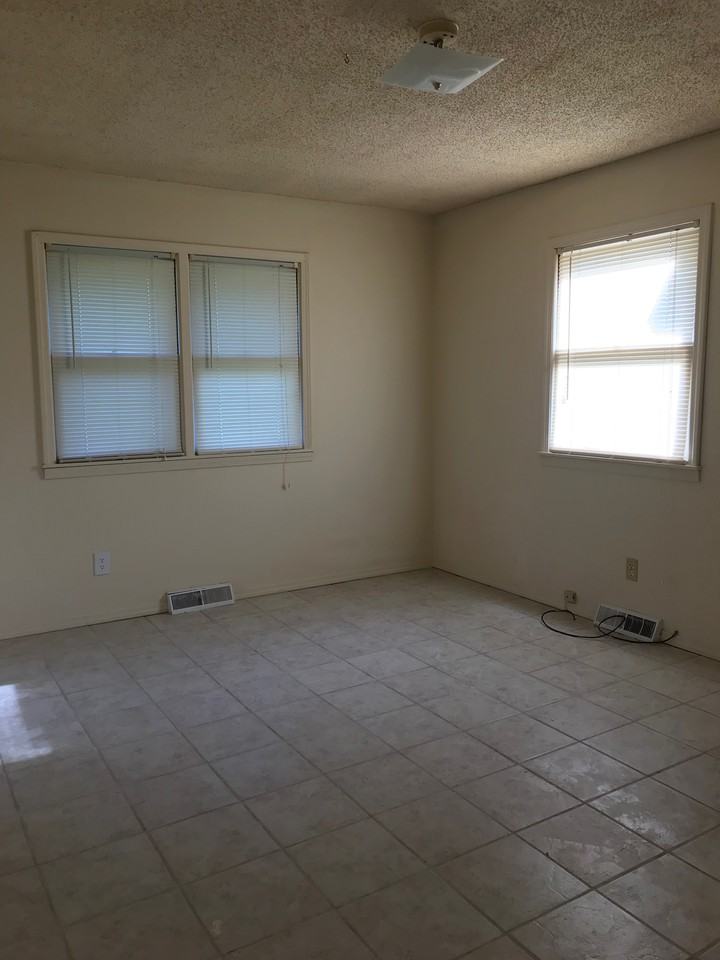 1031 W. Thoman A - Photo 3 of 4