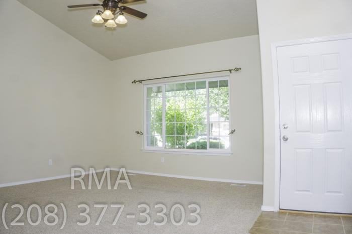 569 E Heritage Park Way - Photo 2 of 18