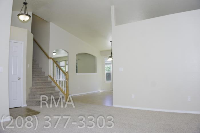 569 E Heritage Park Way - Photo 3 of 18