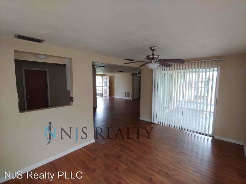 3842 Baden Dr - Photo 3 of 8