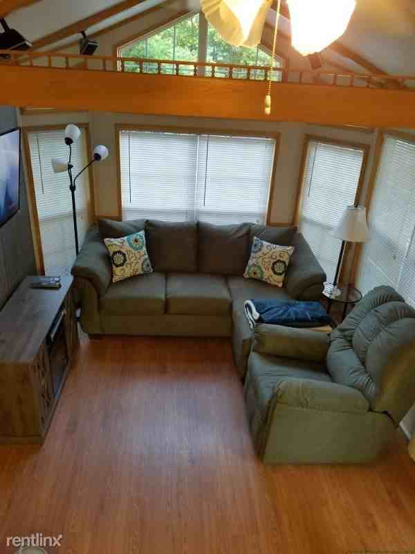 724 Monmouth Rd Cabin 17 - Photo 3 of 9