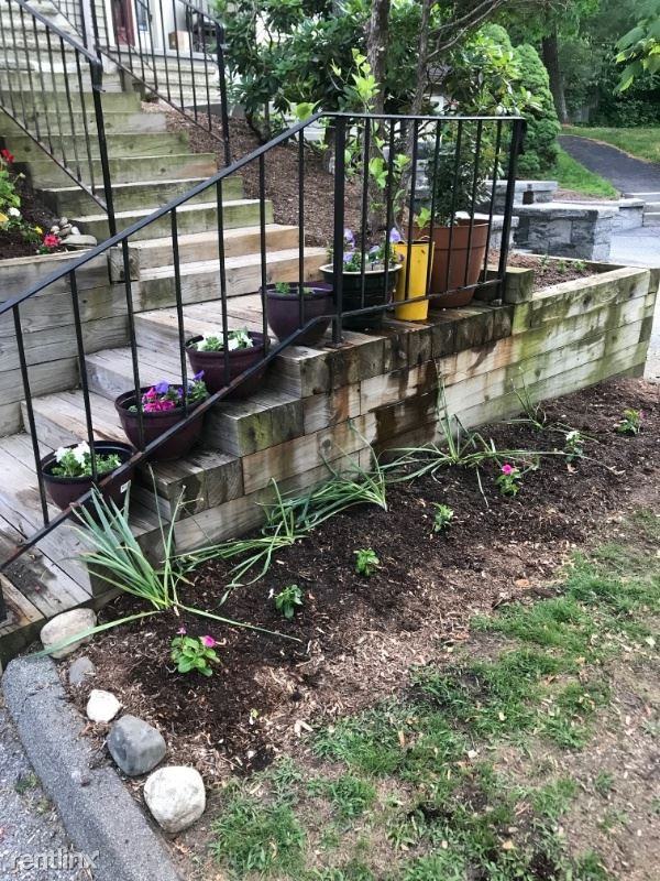 95 Krystal Dr - Photo 2 of 21