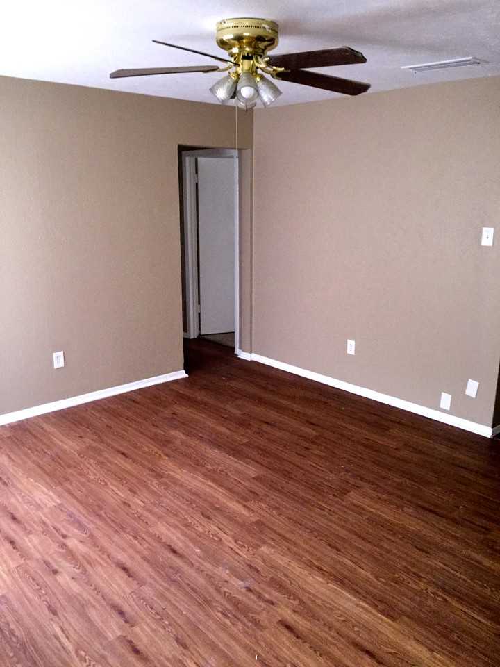 845 Stanford Dr - Photo 3 of 14