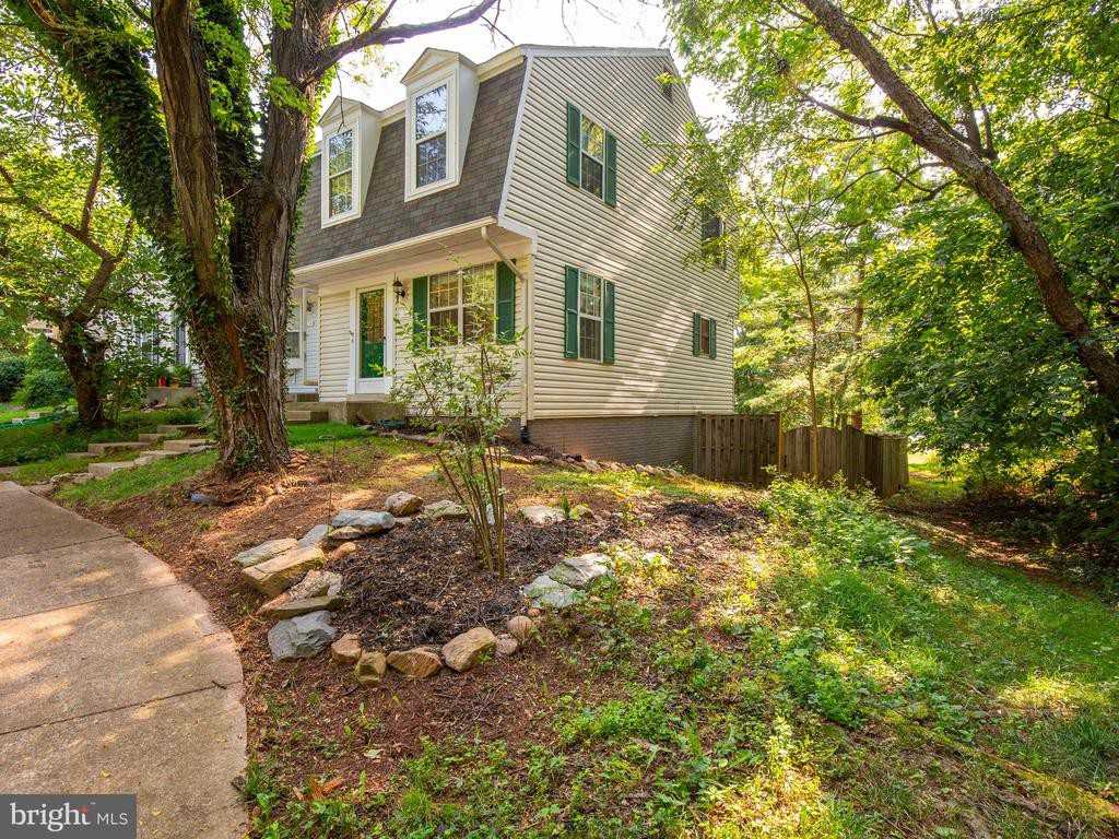 11 Palmer Ct - Photo 2 of 50