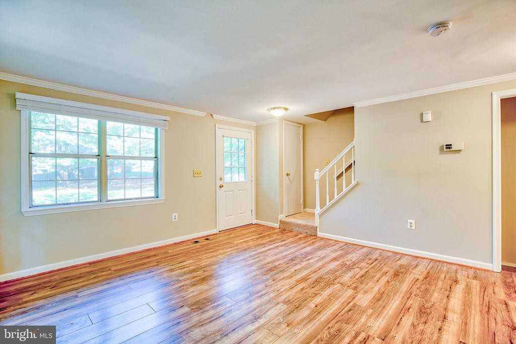 11 Palmer Ct - Photo 3 of 50