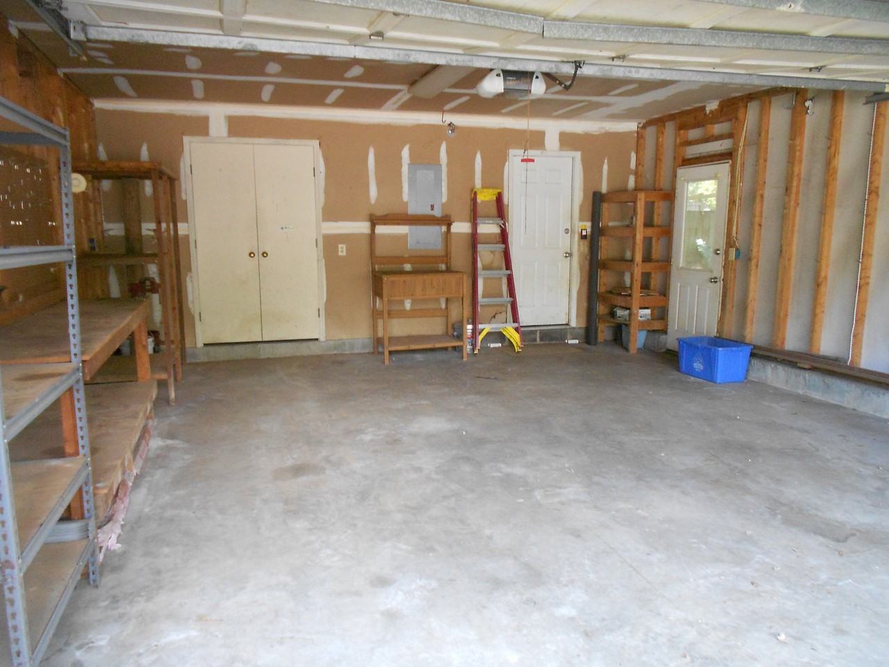 2084 Presidio Drive - Photo 2 of 31