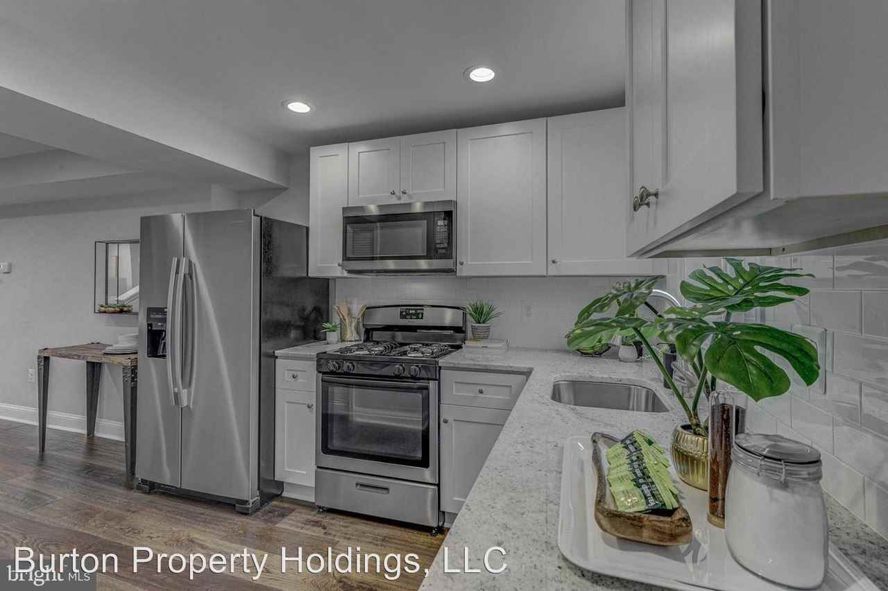 1005 Creek Street - Photo 3 of 7