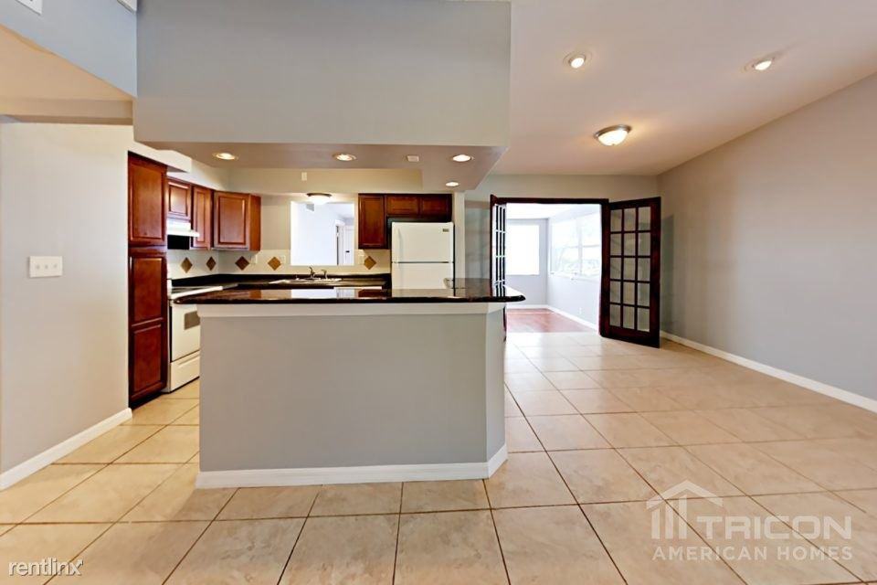 6215 Travis Boulevard - Photo 3 of 13